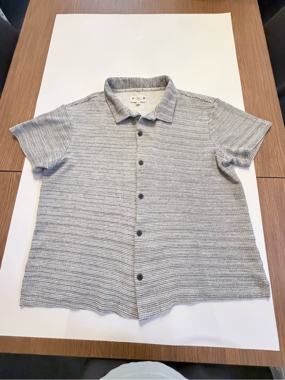 Free Planet Men's Short-Sleeve Button-Down Shirt in Light Gray Knit